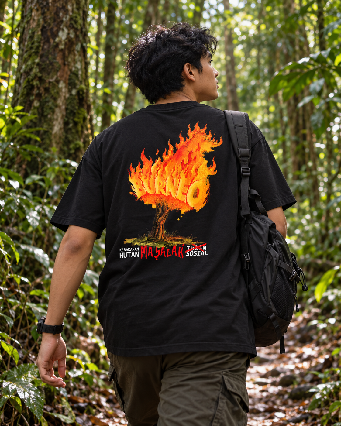 Mockup tampak belakang kaos BURNEO di hutan